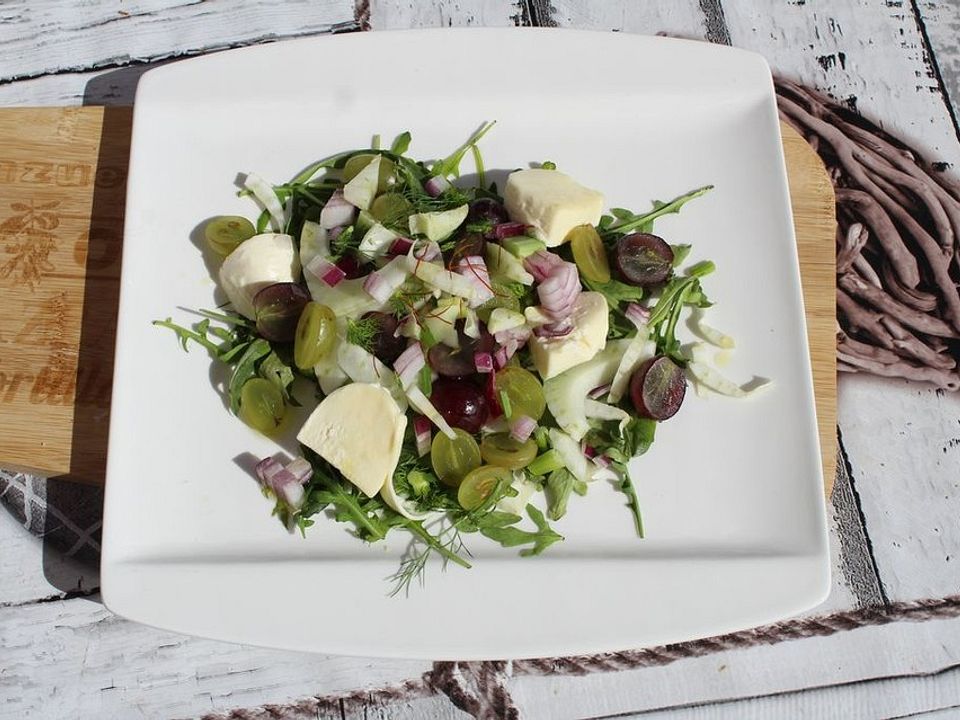 Fenchel-Trauben-Rucola-Salat mit Feta-Käse von COBL| Chefkoch