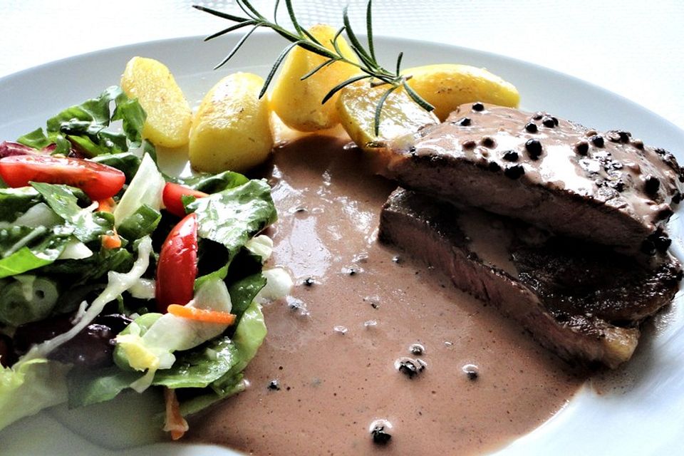 Rinderhüftsteak kross gebraten mit Portweinsauce