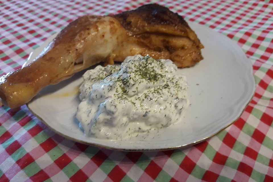 Hähnchenschenkel mit Kritharaki und Kräuterjoghurt