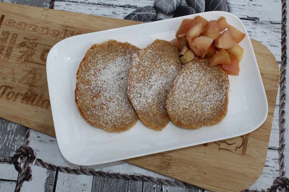 Fettarme Hafer-Pfannkuchen mit Apfelkompott