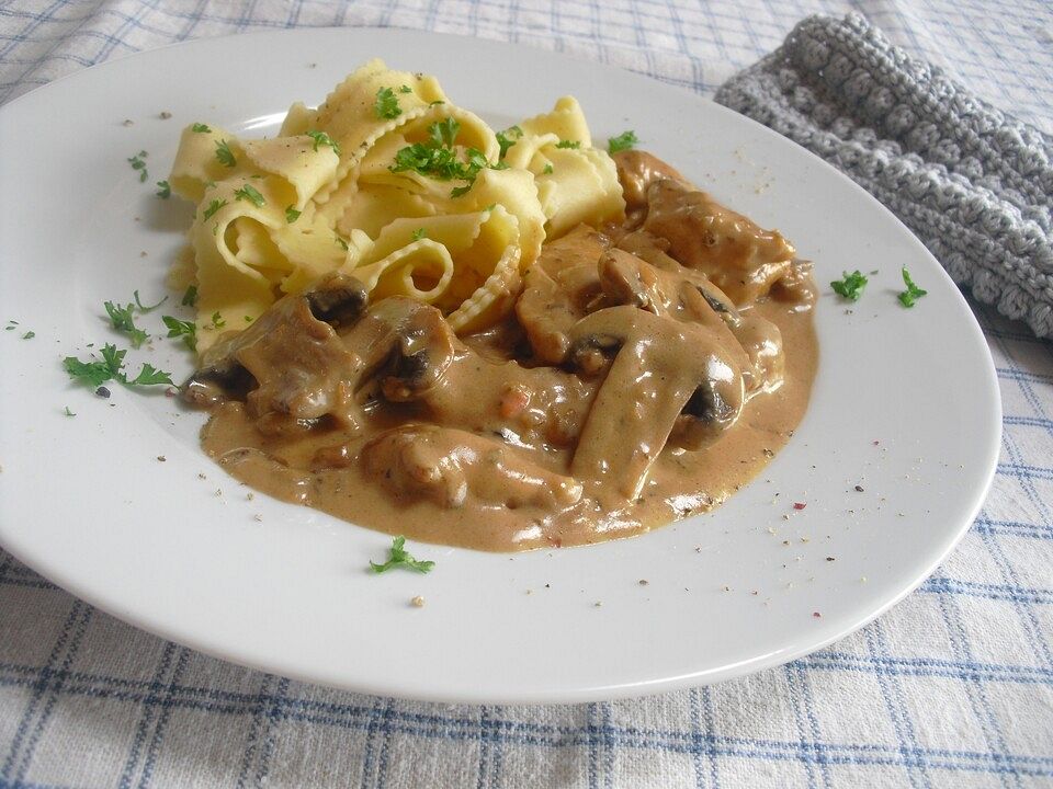 Geschnetzeltes in Pilz - Sahnesoße von demelzea | Chefkoch