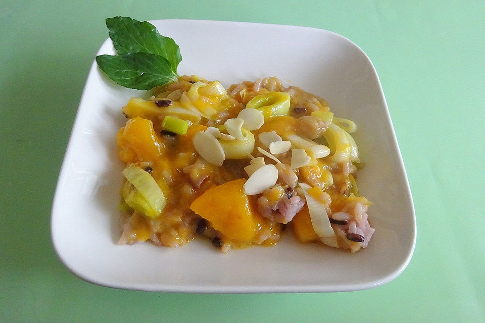 Wildreis-Mango-Lauch-Salat