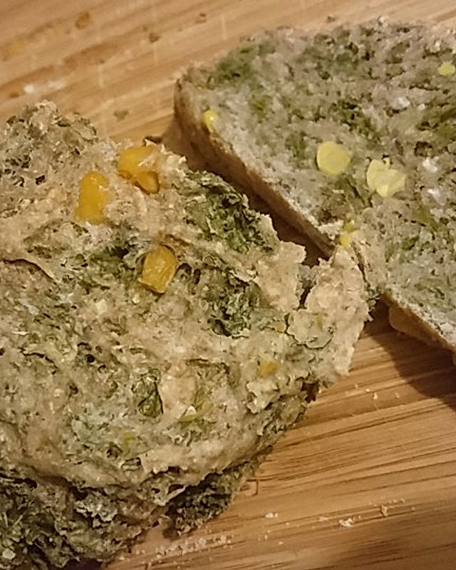 Grünkohl-Mais-Brot mit Kümmel und Müsli