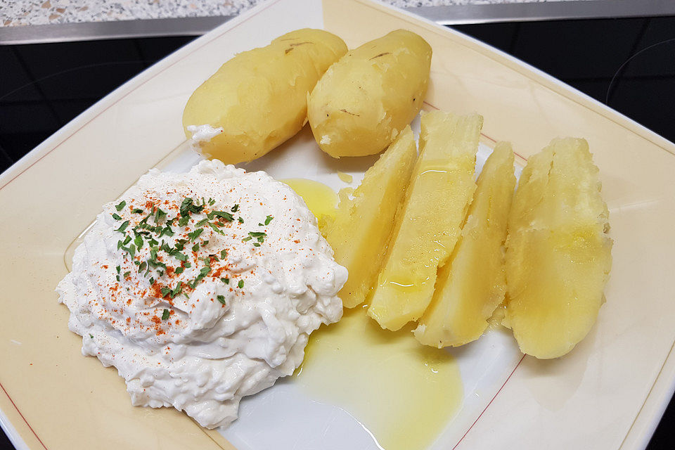 Pellkartoffeln mit Quark und Leinöl