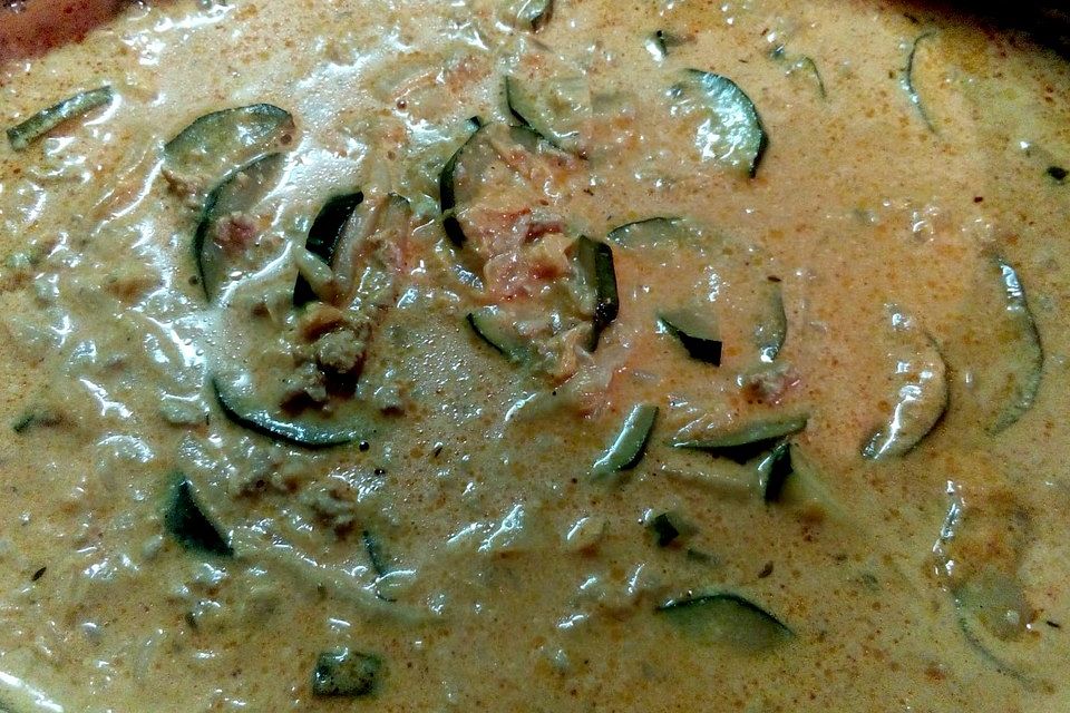 Zucchini-Hack-Kohlsuppe