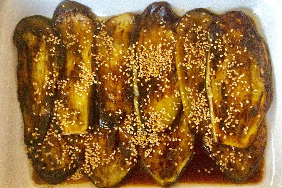 Aubergine mit Sesam-Honig-Ingwersauce