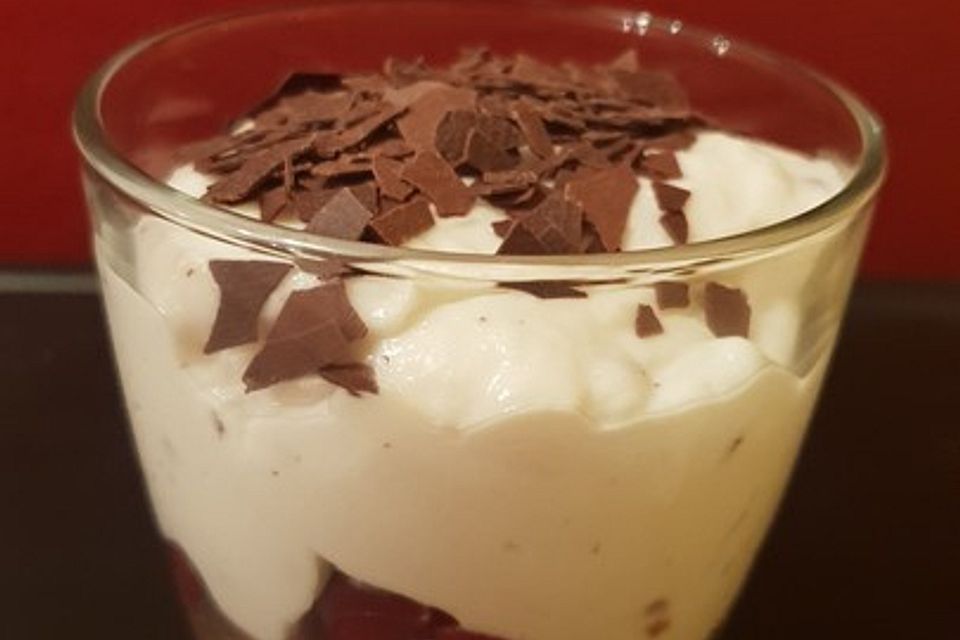 Stracciatella-Amaretto Tiramisu im Glas