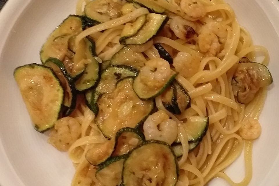 Linguine mit Garnelen und Zucchini