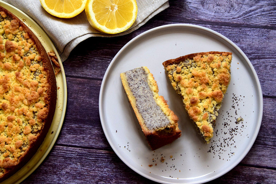 Mohn-Streusel-Kuchen mit Grieß-Schmand-Füllung