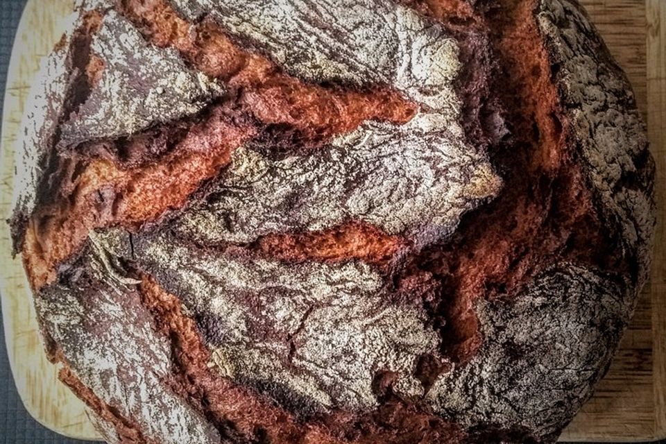 Knuspriges Roggenmischbrot aus dem Gusseisentopf