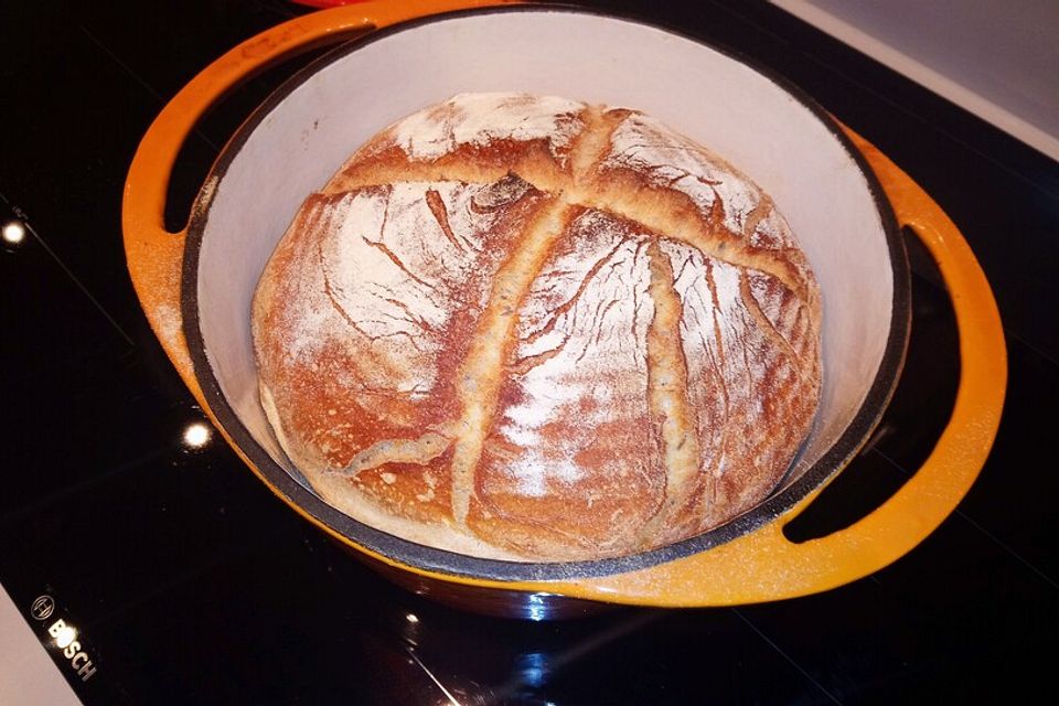 Knuspriges Roggenmischbrot aus dem Gusseisentopf