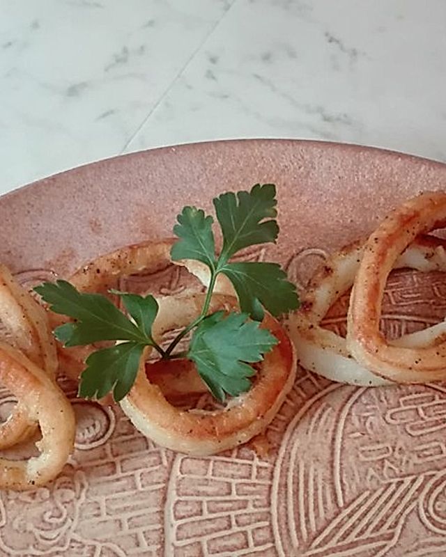 Tintenfischtuben bzw. Tintenfischringe mit Aioli à la Mami Goreng