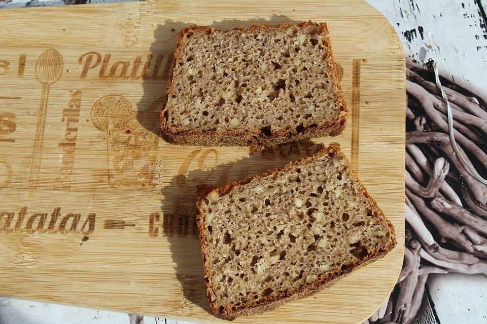 Dinkel-Mandel-Vollkorn-Brot mit Sauerteig