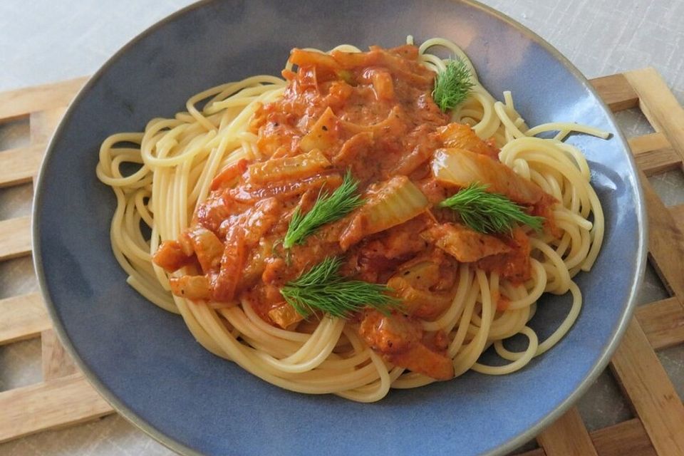 Spaghetti mit Fenchel - Tomaten - Soße