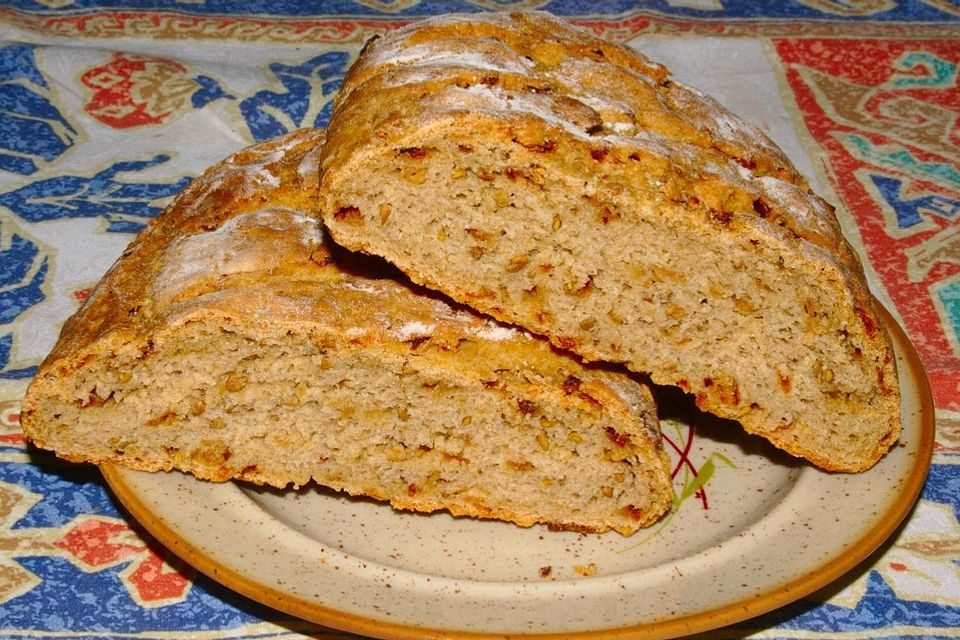 Roggenmischbrot mit Röstzwiebeln und Bockshornklee