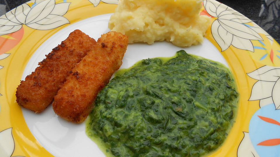 Fischstäbchen auf Stampfkartoffeln und Spinat mit Spiegelei von McMoe
