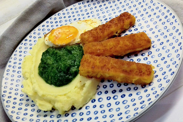 Fischstäbchen auf Stampfkartoffeln und Spinat mit Spiegelei von McMoe ...