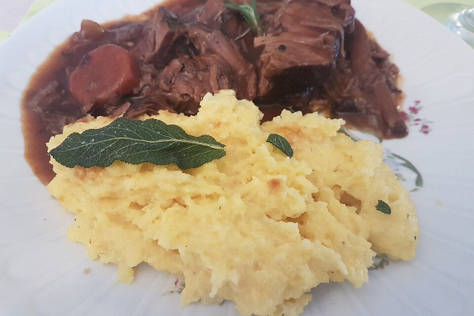 Cremige Polenta mit Bergkäse