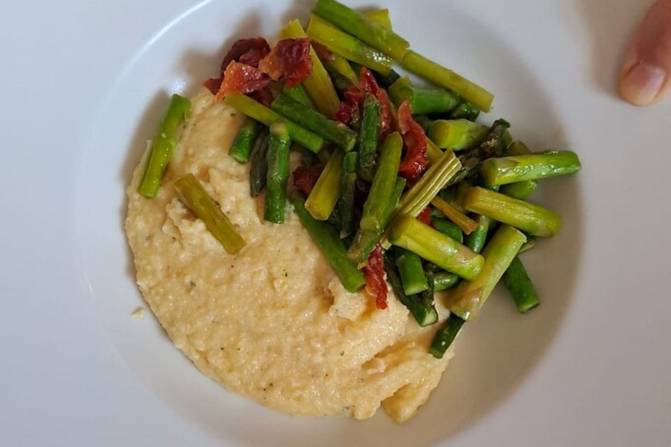 Cremige Polenta mit Bergkäse