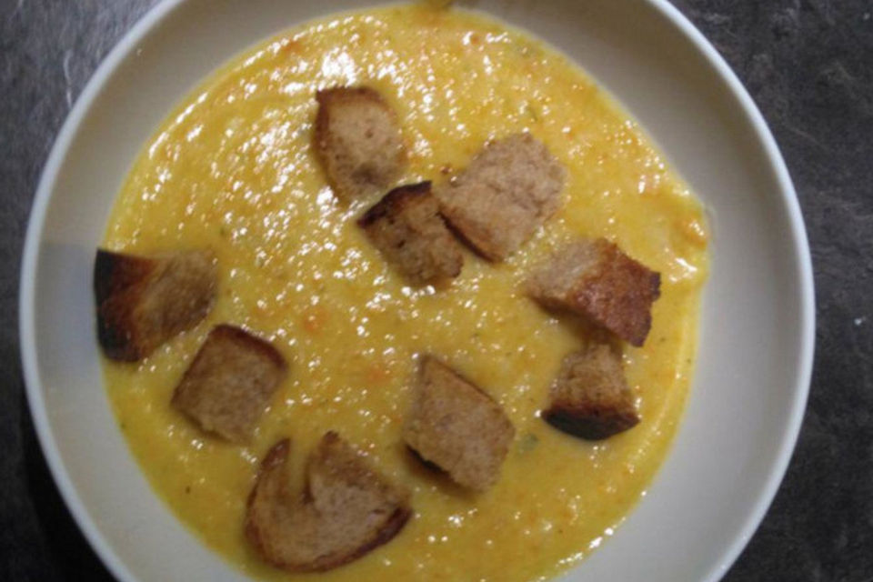 Selleriesuppe mit Croûtons