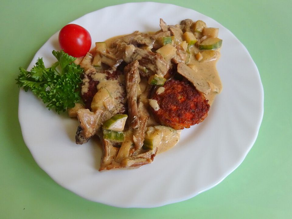 Buletten in Steinpilzsauce von pheobe| Chefkoch