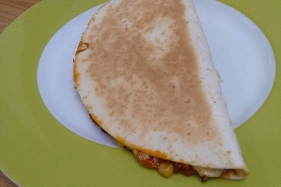 Hackfleisch-Quesadilla