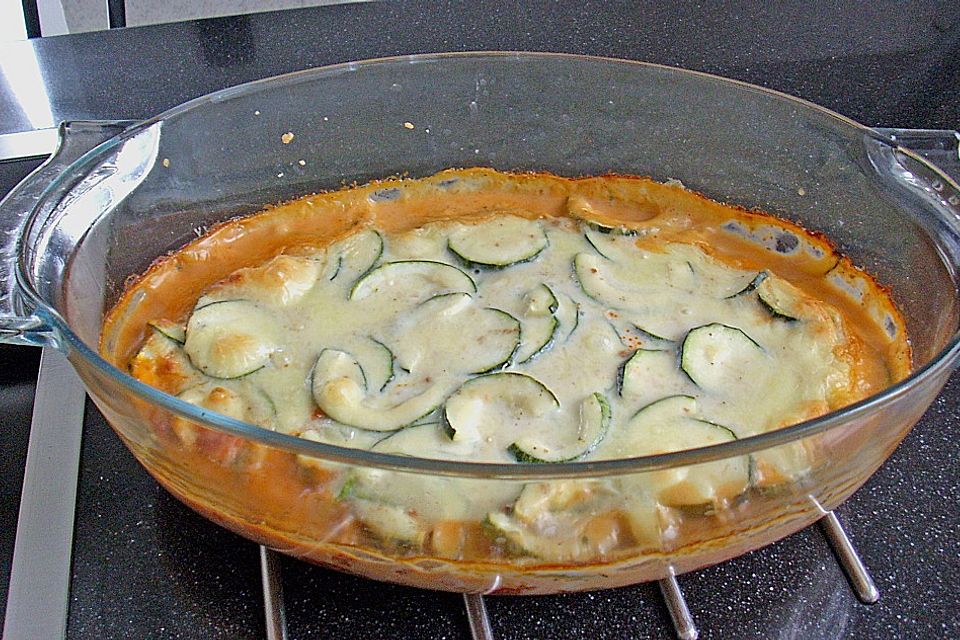 Zucchini - Auflauf mit Käse überbacken