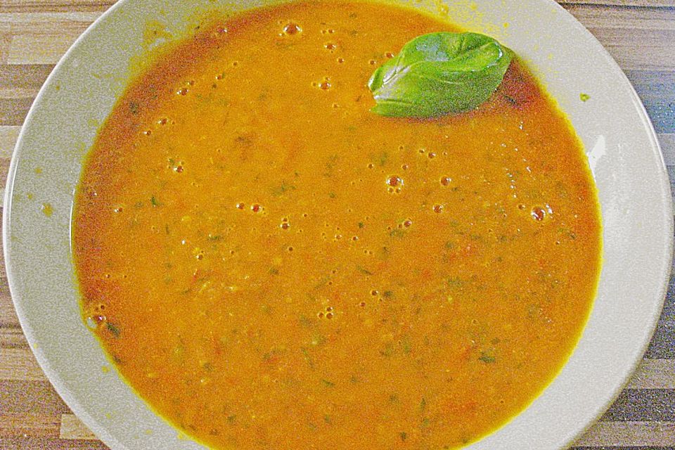 Tomatensuppe mit Mozzarella