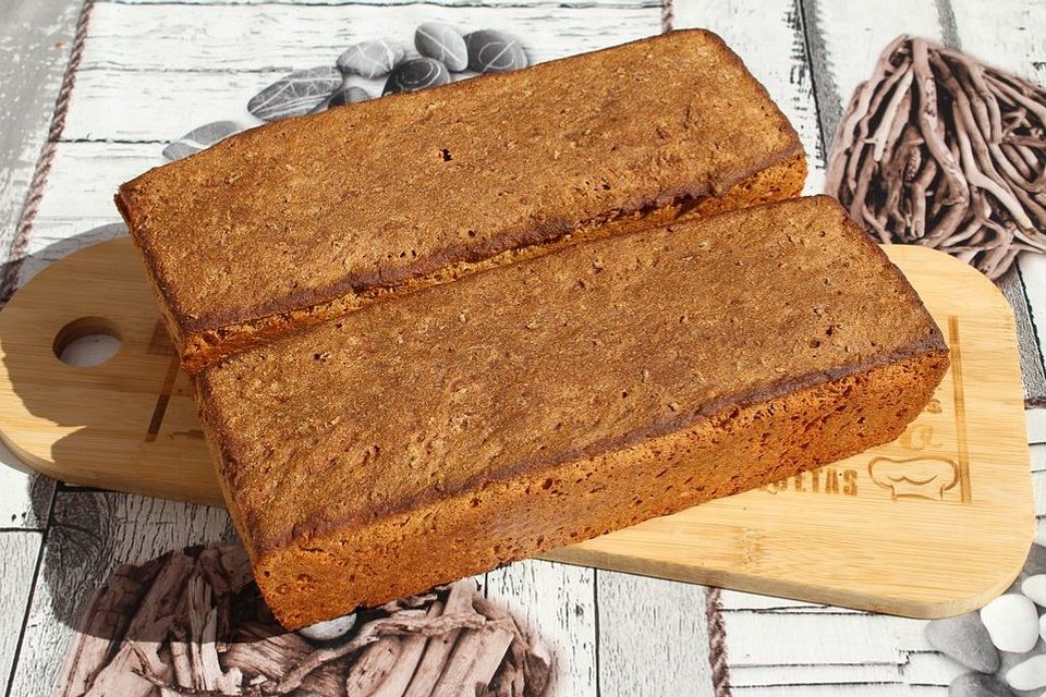 Emmer-Dinkel-Vollkornbrot mit Sauerteig und zweierlei Leinsamen