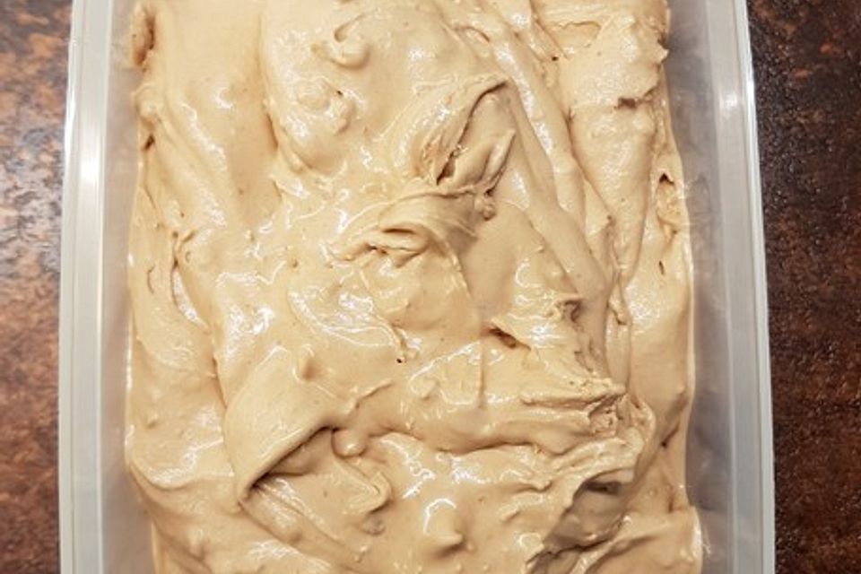 Nougat-Baileys-Eis für die Eismaschine