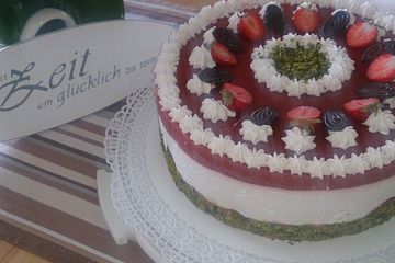 Himbeer- oder Erdbeer-Joghurt-Torte