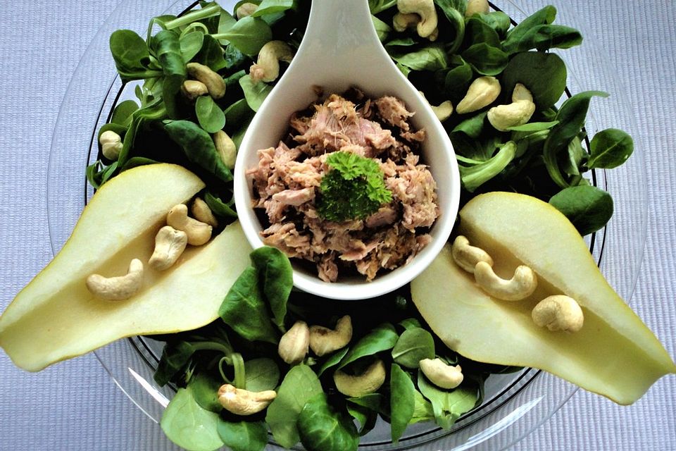 Feldsalat mit Birne und Thunfisch