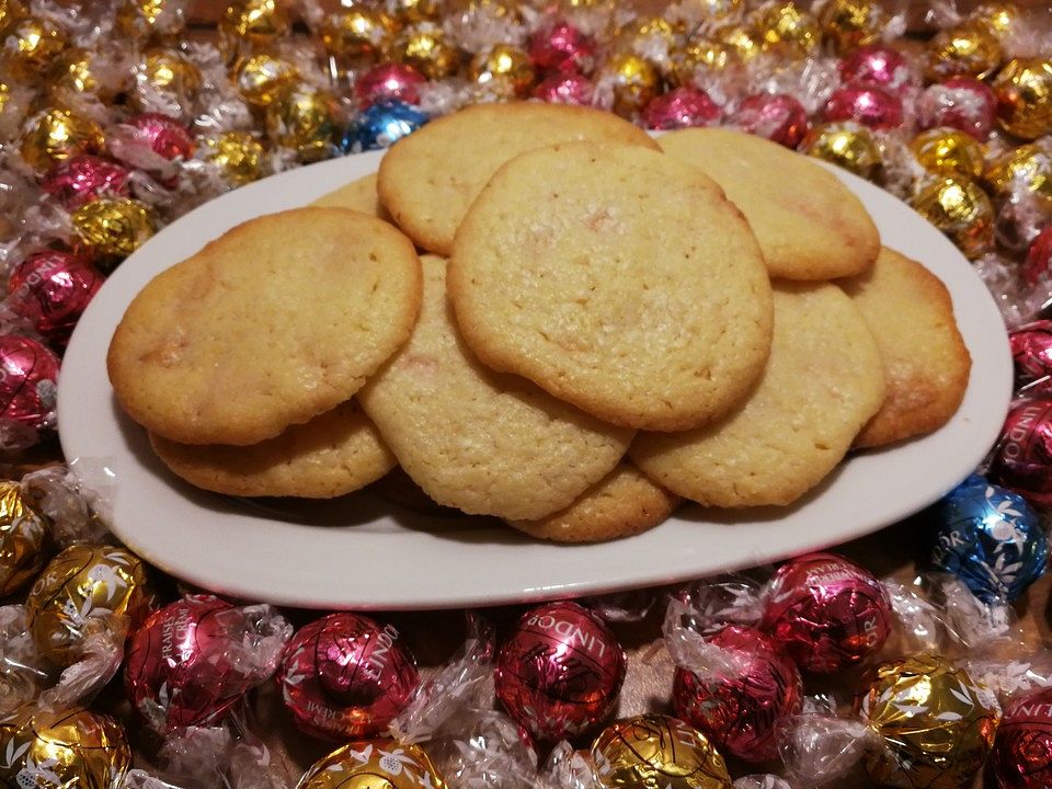Kekse mit gefüllten Schokokugeln oder Schokoeiern von LaurasTorten ...