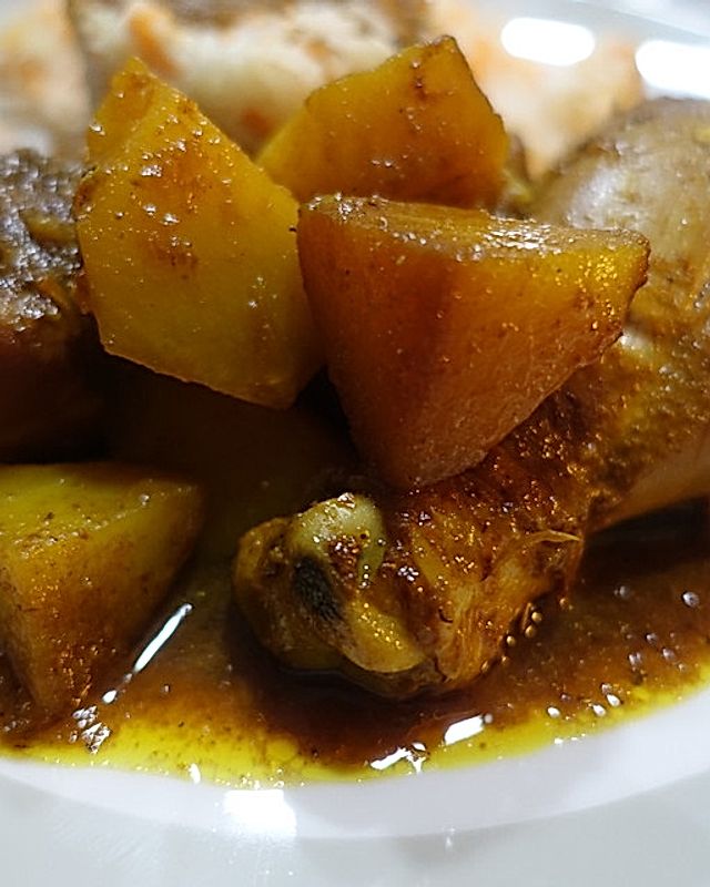 Burmesisches Hähnchencurry mit Kartoffeln und Zitronengras