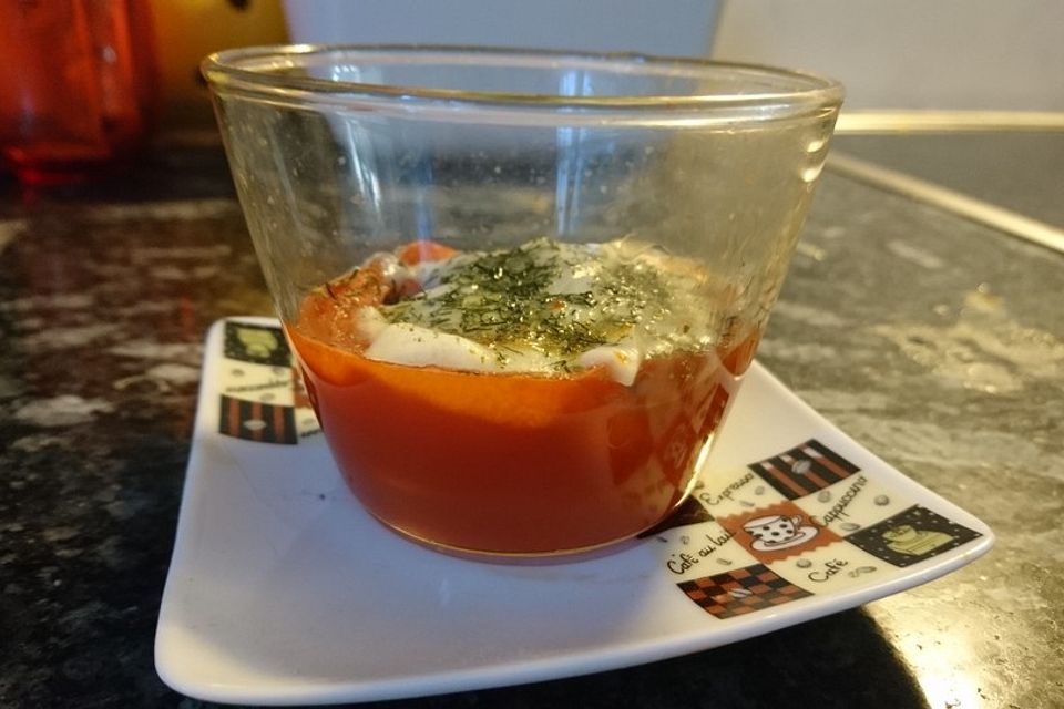 Gedämpfte Tomate im Glas - aus der Mikrowelle