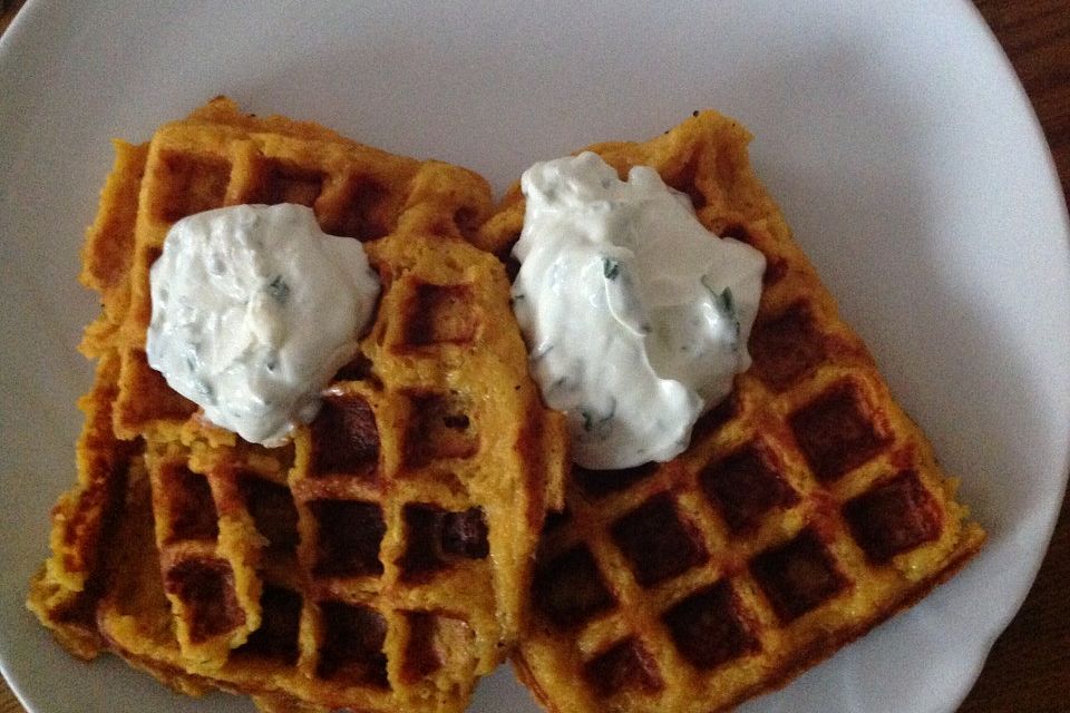 Herzhafte Waffeln mit Bärlauchschmand