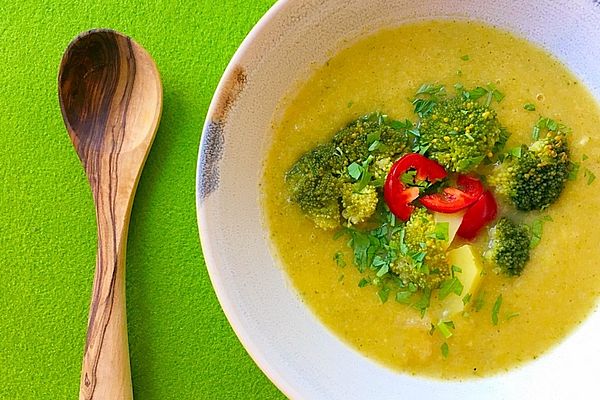 Brokkolisuppe mit Kokosmilch von KarinKnorr | Chefkoch