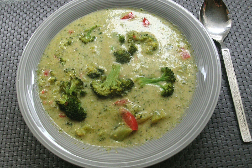 Brokkolisuppe mit Kokosmilch