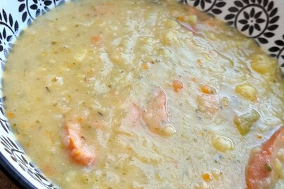 Kartoffelcremesuppe mit Würstchen