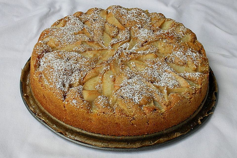 Gedeckter Birnenkuchen