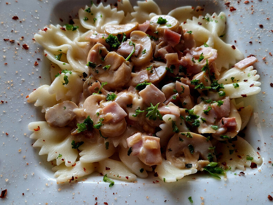 Penne mit Pilzen und Schinken-Käsesauce von Annekanne1801| Chefkoch