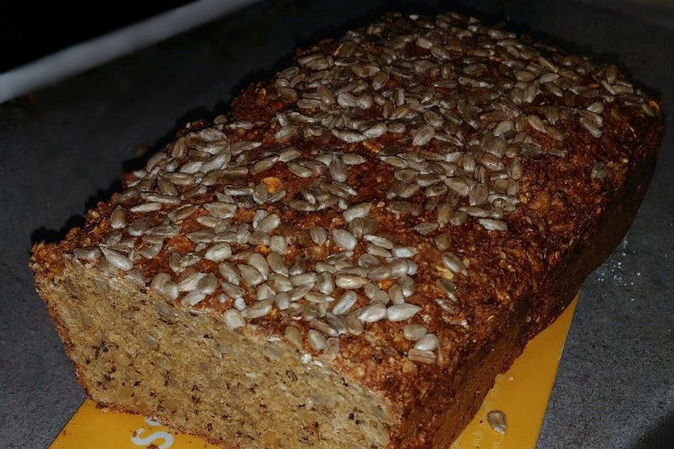 Low Carb Hafermehl-Brot mit Sonnenblumenkerne