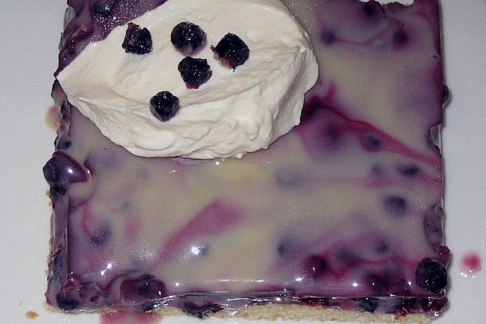 Heidelbeer-Eierlikörkuchen