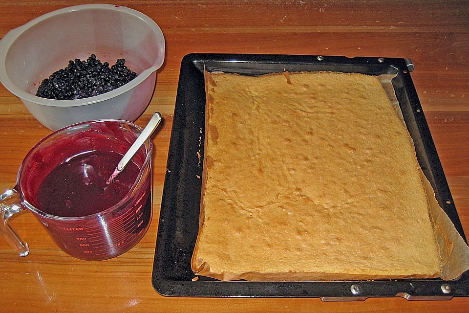Heidelbeer-Eierlikörkuchen