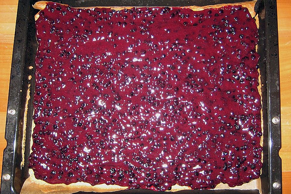Heidelbeer-Eierlikörkuchen
