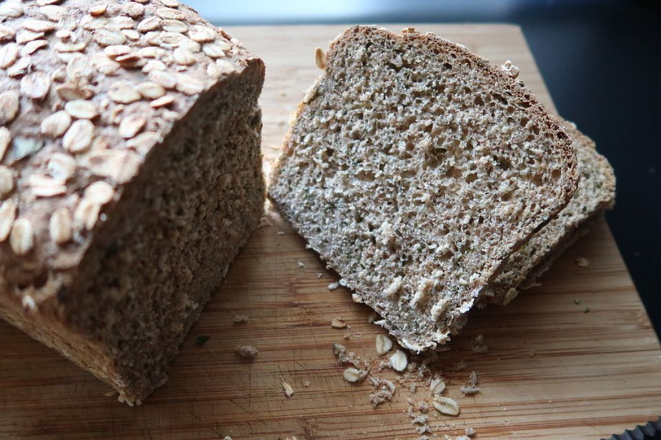 Dinkel-Bärlauch-Brot mit Chiasamen