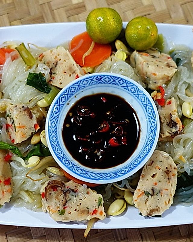 Reis-Vermicelli mit Gemüse und Bakso Ayam in Austernsauce - Cah Tanghun Ayam Saus Tiram