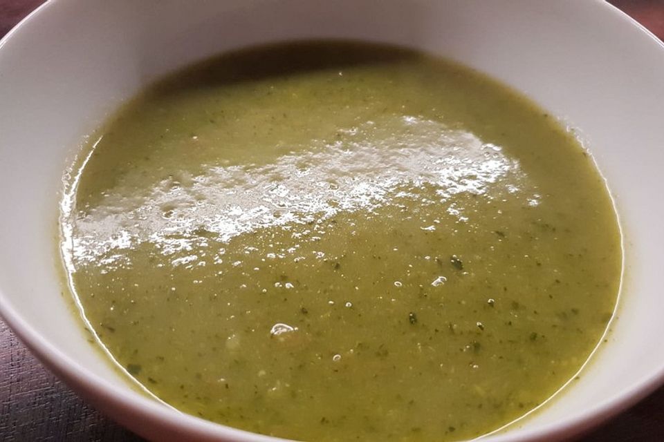 Vegane Zucchini-Lauch-Suppe