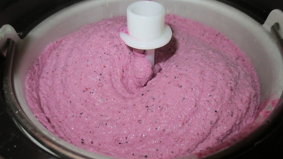 Waldheidelbeer-Mascarpone-Eis von Viniferia