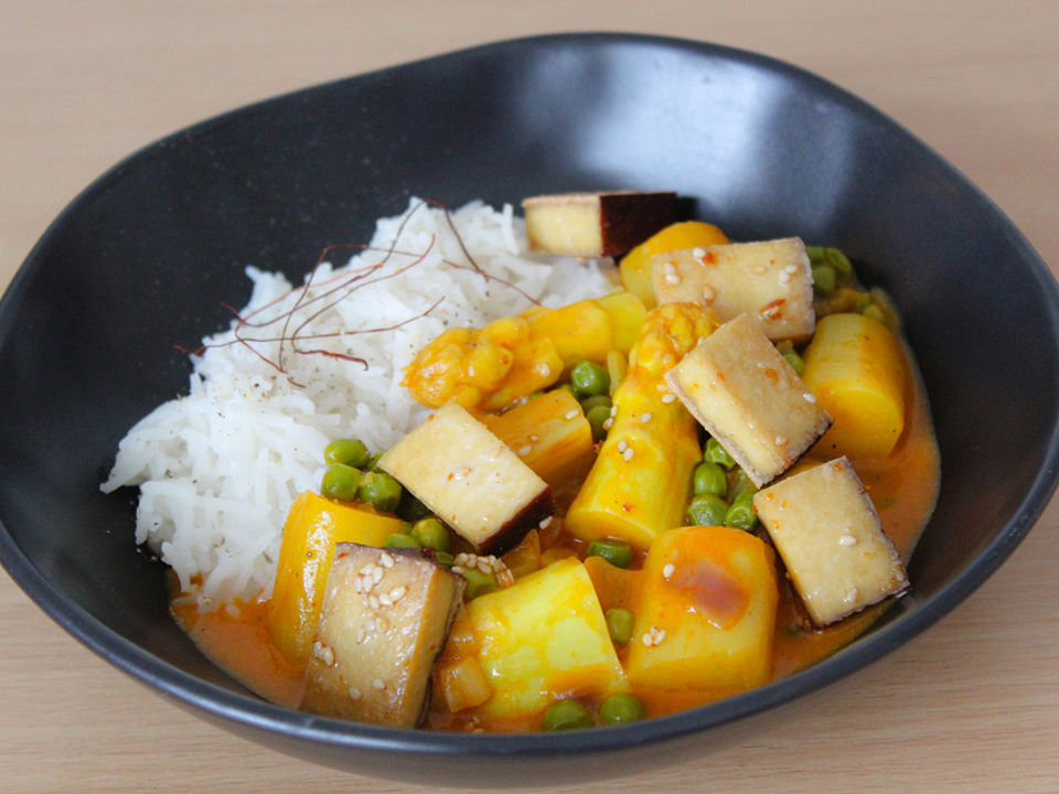 Spargel-Erbsen-Curry mit gebratenem Tofu und Reis von cucinatoconamore ...